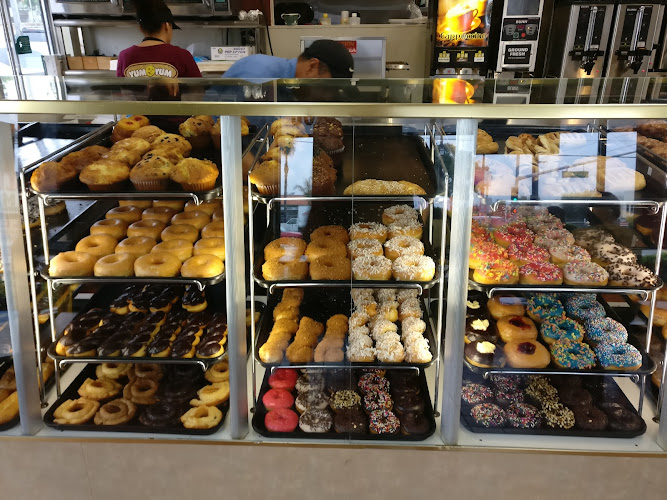 Yum Yum Donuts storefront