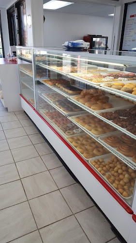 Donut Palace storefront