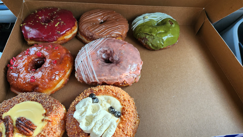 Magic Donuts & Coffee storefront