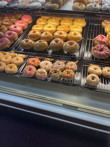 Sunshine 2 Donuts storefront