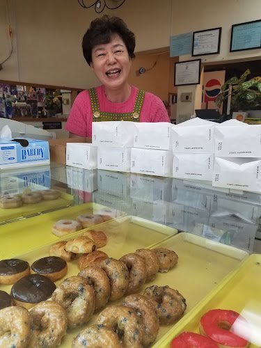 Donut Palace storefront