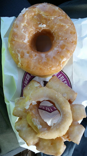 Snowflake Donuts storefront