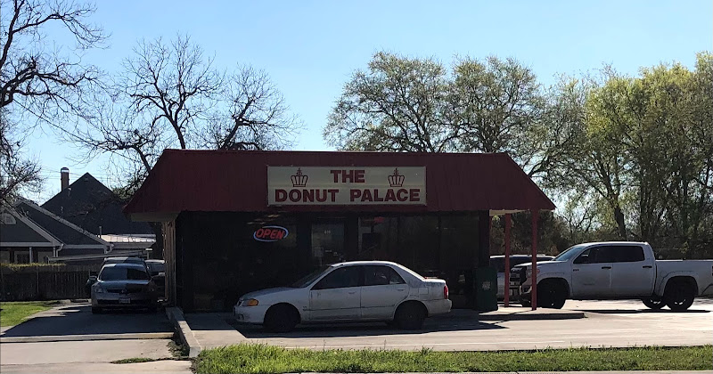 Donut Palace storefront