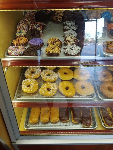 MX Donuts storefront