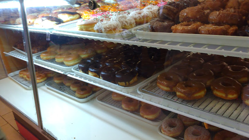 Franks Donuts storefront