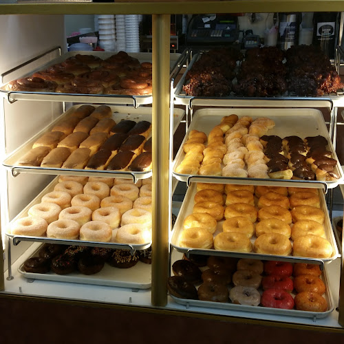 Donut Hut storefront