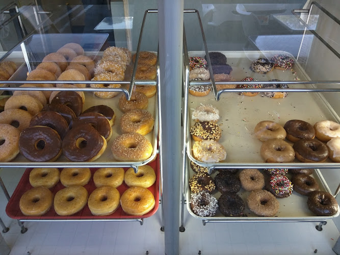 Holly's Donuts storefront