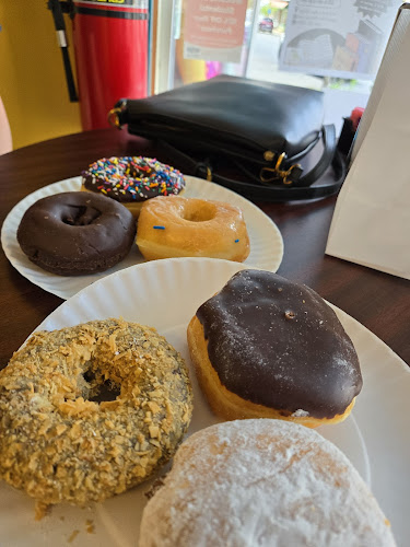 Byrd's House Of Donuts storefront