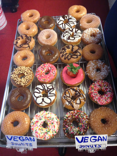 California Donuts storefront