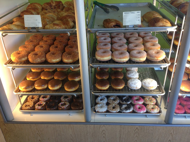 Krispy Donuts: storefront
