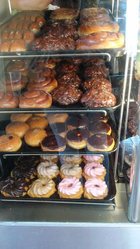 Yum Yum Donuts storefront