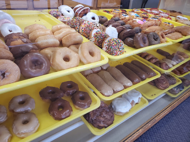 Sugar Shak Daylight Donuts storefront