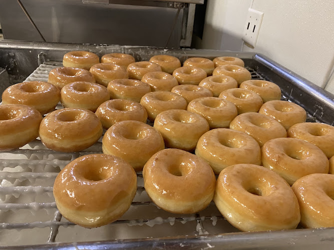 Donut Palace storefront