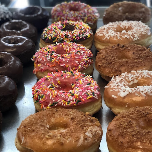 Grand Donuts storefront