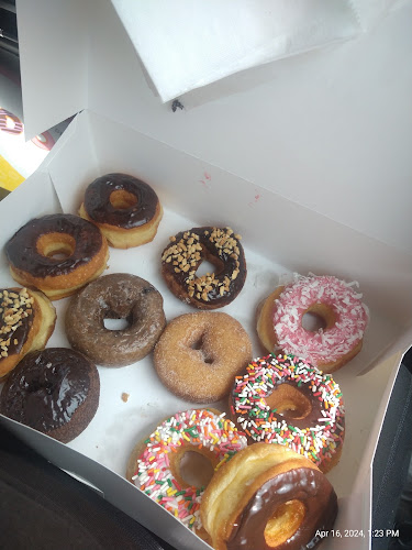 Mary Lee Donuts storefront