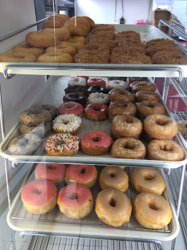 Mom's Donuts storefront