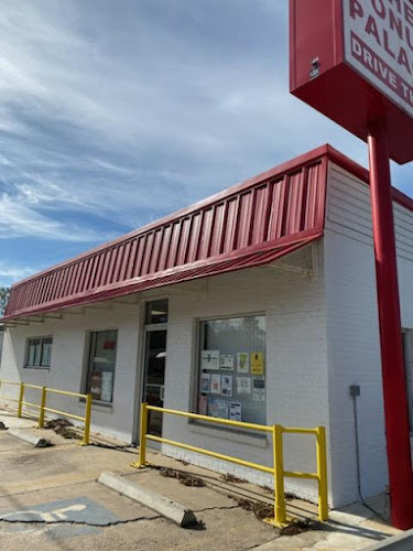 Donut Palace storefront