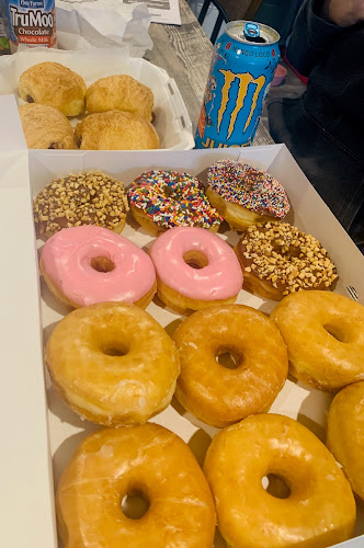 Daily Donuts storefront