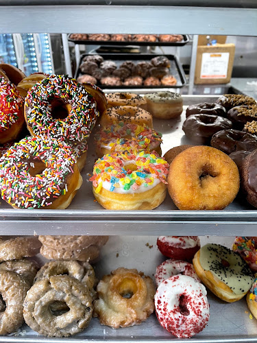 Donut Hut storefront