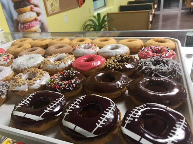 Love’s Donuts and Gourmet Sandwiches storefront