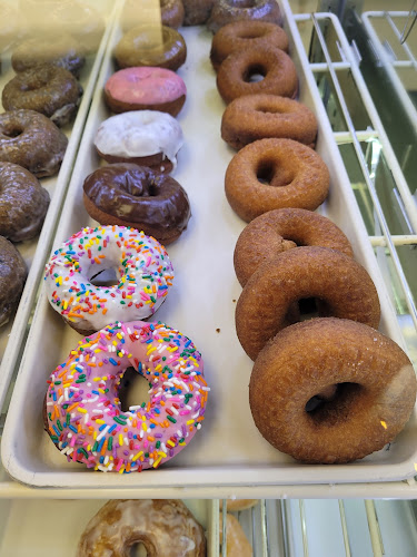 Busy B's Bakery & Donuts storefront