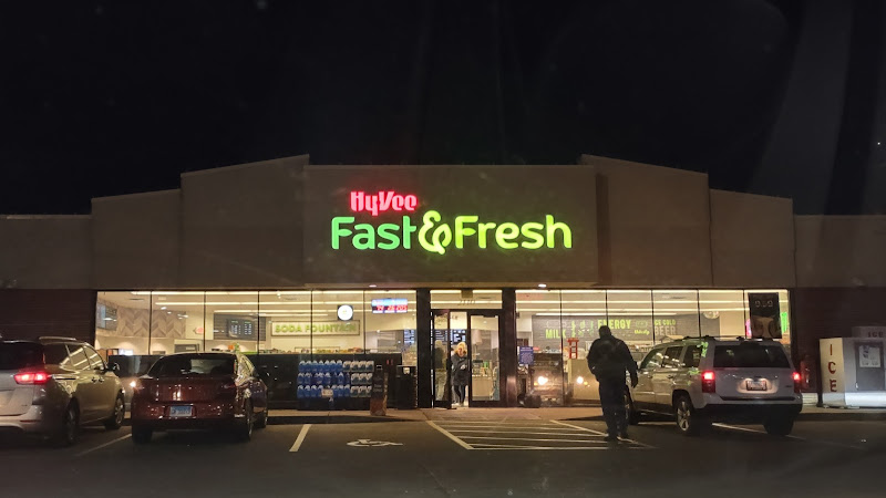 HyVee Fast & Fresh storefront