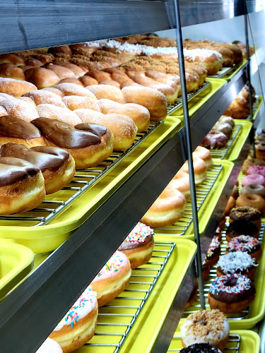 Top Donut storefront