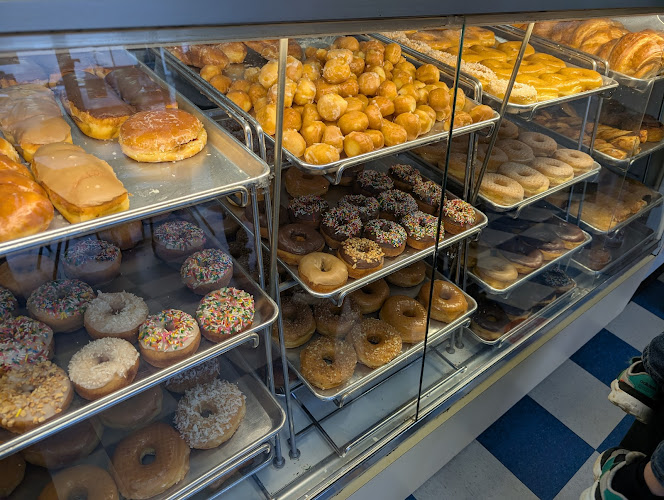 Hometown Donuts storefront