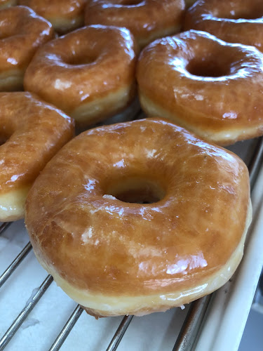 The Donut Palace storefront