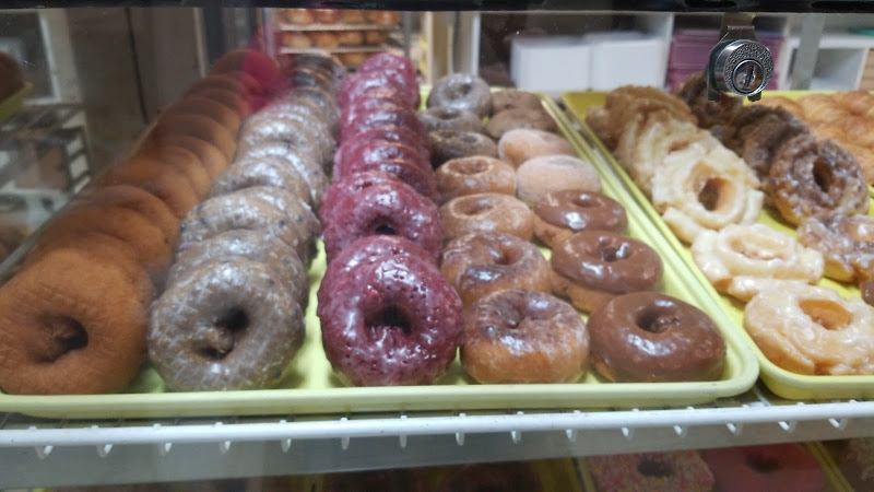 Daily Donuts storefront