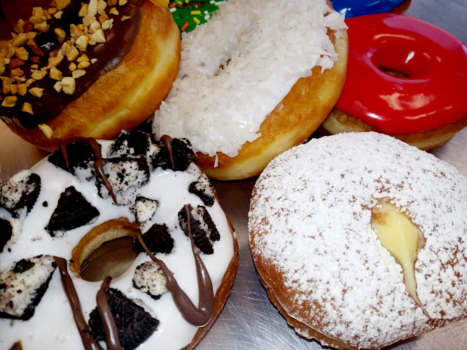 Uz's Donuts storefront