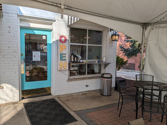 BB's Baby Donuts storefront