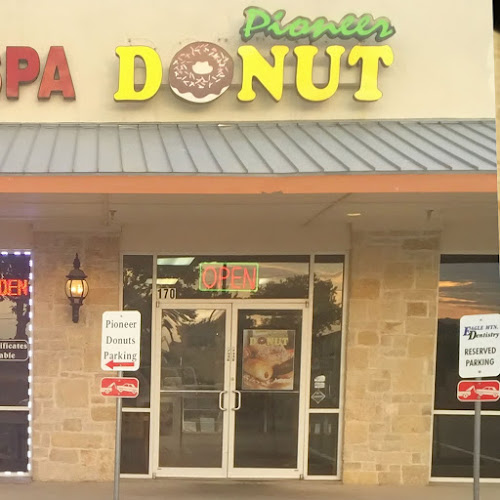 Pioneer Donuts storefront