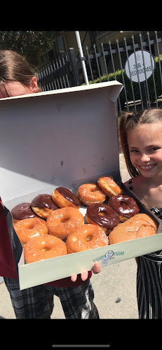 Yum Yum Donuts storefront