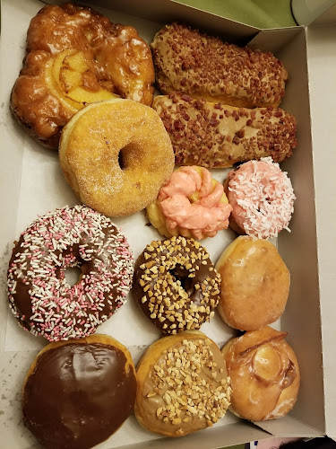 Heavenly Donuts storefront