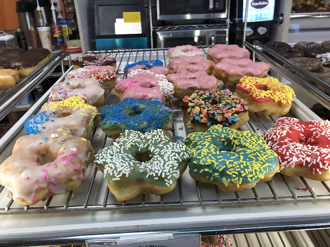 Donuts Crown storefront