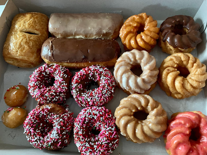 Donut Den storefront