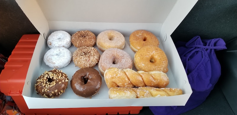 Rainbow Donuts storefront