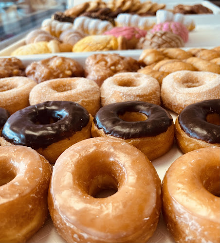 Top Donuts & Bakery storefront