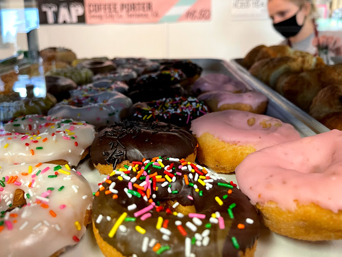 Dank Donuts storefront