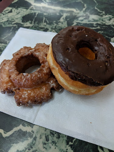 Happy Donuts storefront