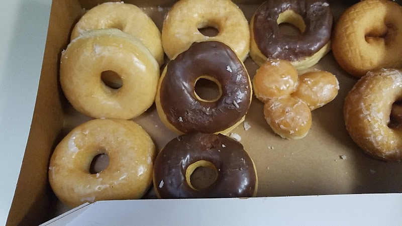 Campus Donuts storefront