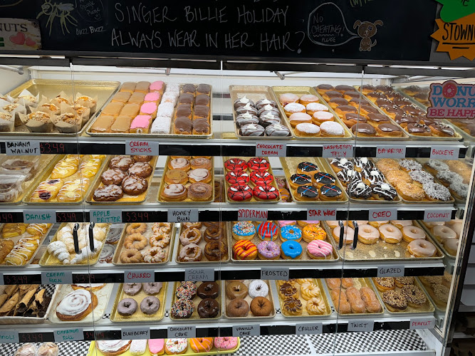 StowNut Donut & Diner storefront