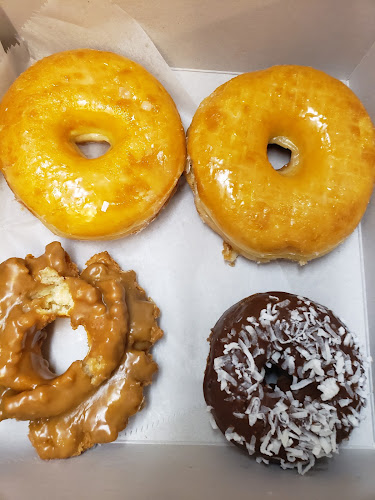 Justin's Donuts & Ice Cream storefront