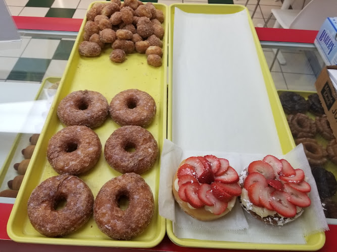 Lakewood Donut storefront