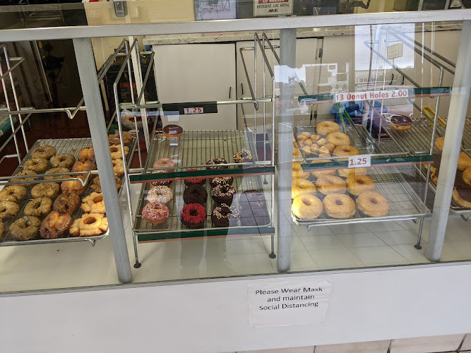 MacKay's Donuts storefront