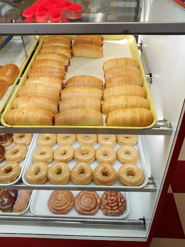 Donut Plus storefront