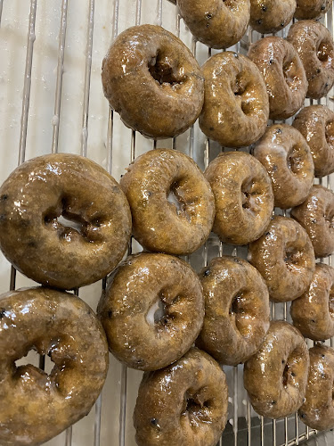 Snowflake Donuts storefront