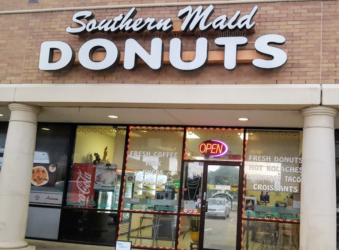 Southern Maid Donuts storefront