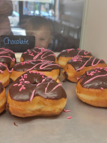 Bitchin Donuts storefront